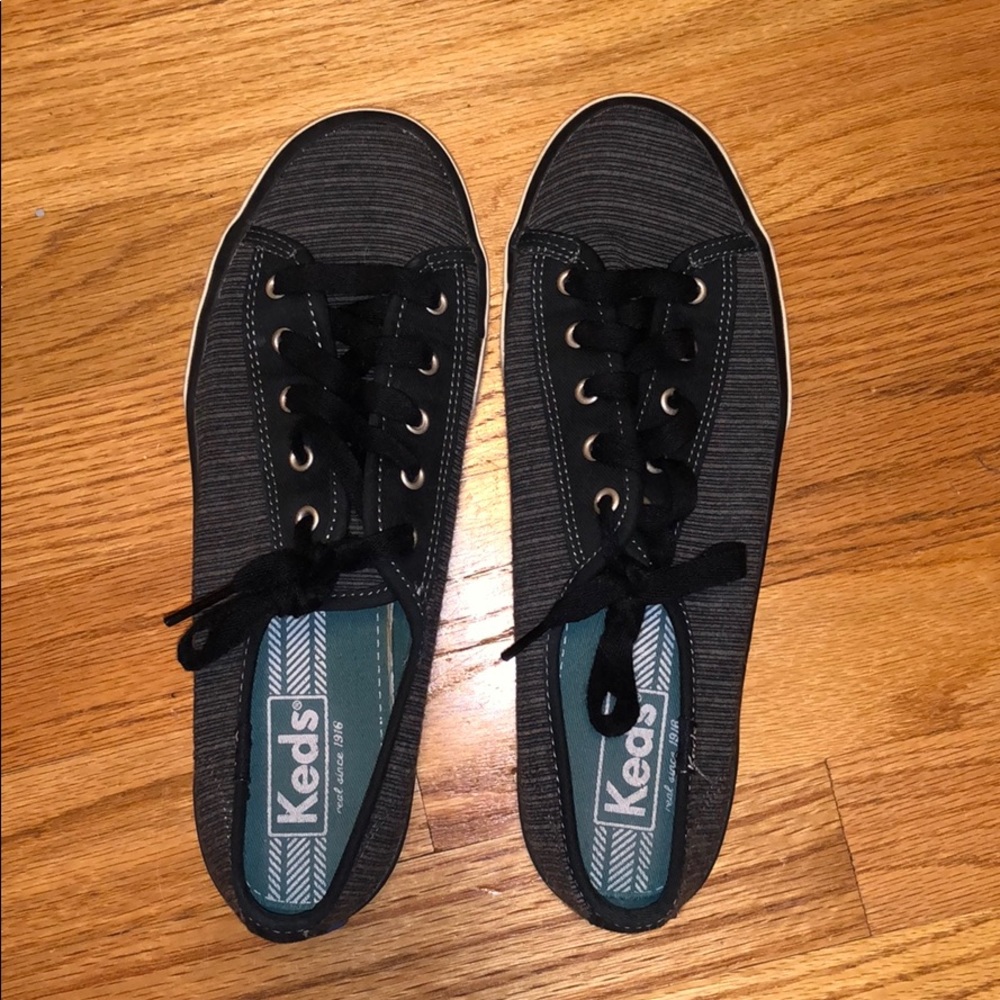 💥 SOLD 💥 Black/Charcoal Keds